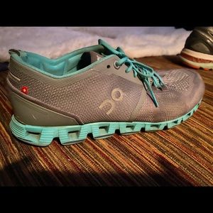 On Cloud Running Shoes size 9